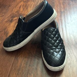 A New Day slip on tennis shoes